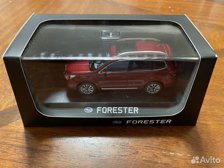 Коллекционная масштабная модель subaru forester