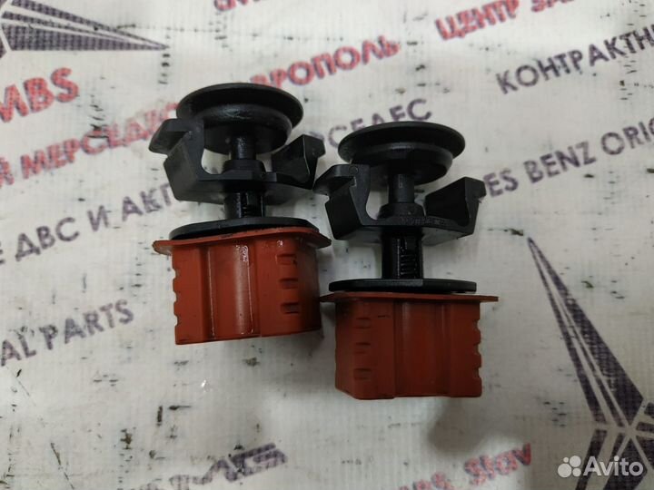 Фиксатор радиатора w211 Mercedes