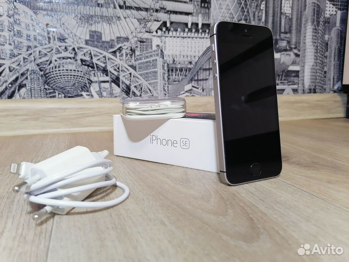 iPhone SE, 32 ГБ