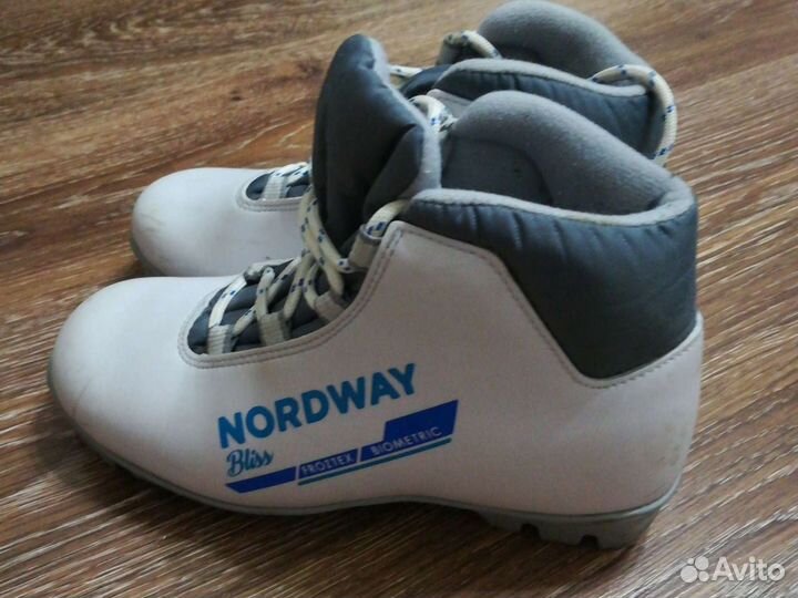 Лыжные ботинки детские 38