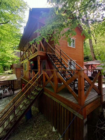 Дом 200 м² на участке 5 сот.