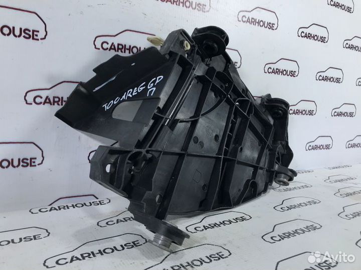 Кронштейн фары передний правый Volkswagen Touareg