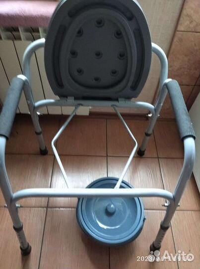 Кресло туалет для маломобильных людей