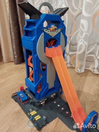 Hot wheels трек гараж