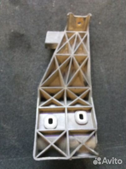 Крепление бампера переднее левое Mercedes-Benz Gls