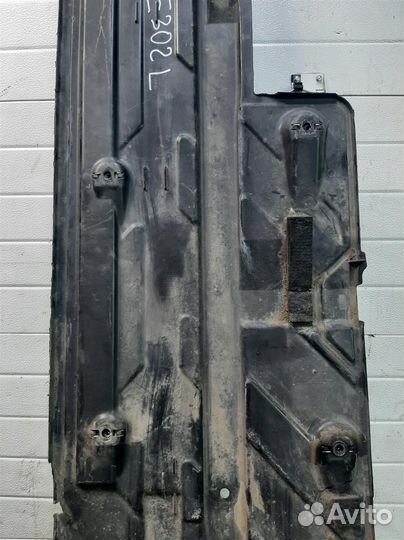 Защита днища левая Mercedes Benz C-Class W204 2008