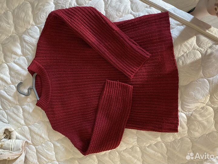 Вязаный свитер женский
