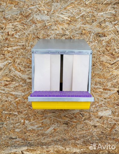 Гнездо для кур с яйцесборником