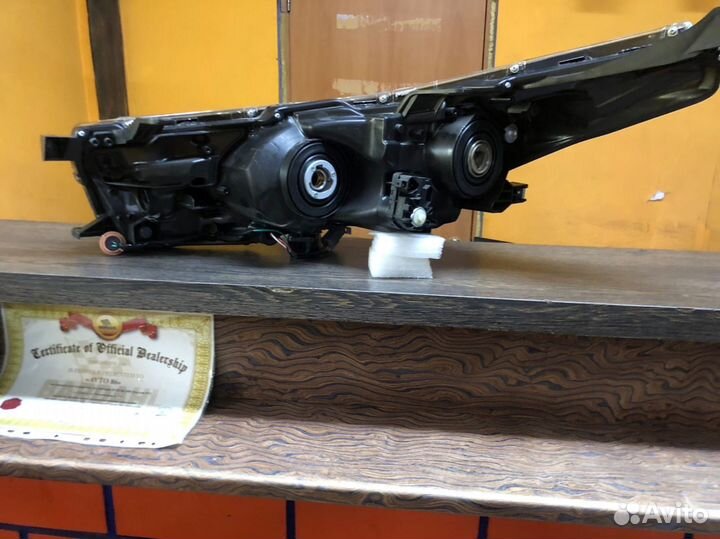 Передняя фара Toyota Corolla 180