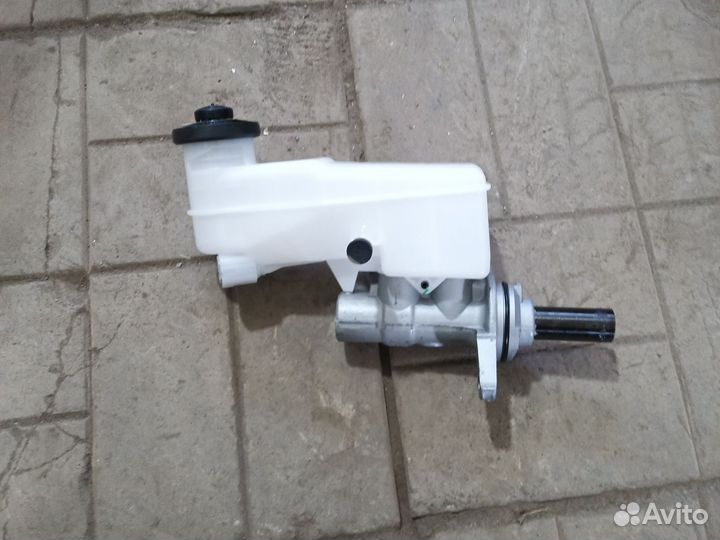Главный тормозной Тойота Хайлюкс 8
