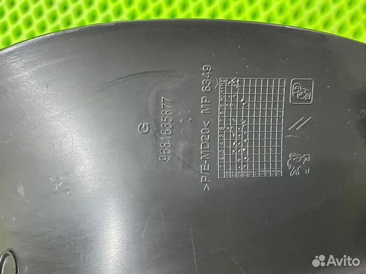 Обшивка крышки багажника Peugeot 308