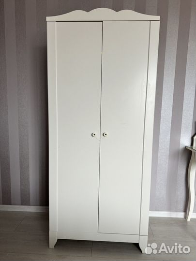 Шкаф белый распашной