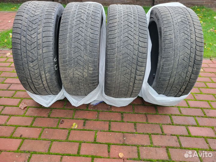 Pirelli Scorpion Winter 285/40 R22