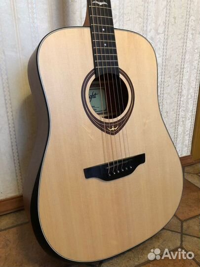 Акустическая гитара массив
