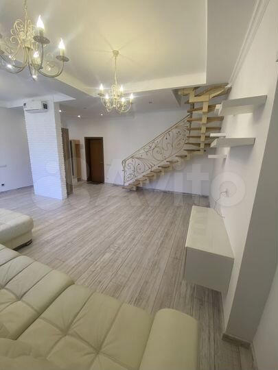 3-к. квартира, 135 м², 7/7 эт.