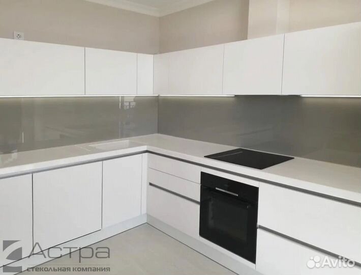 Скинали стеклянный фартук на кухню