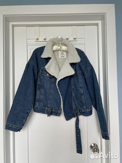 Джинсивая куртка шерпа pull&bear