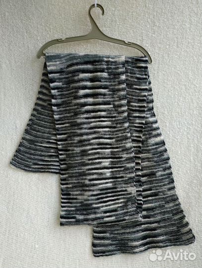 Чёрно-белый шарф ручной работы