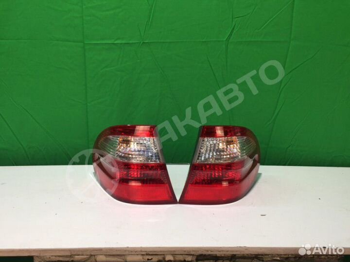 Фонари задние Mercedes-Benz E W211