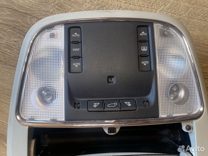 Jeep grand cherokee wk2 плафон салонный