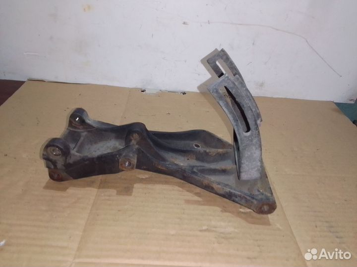 Кронштейн генератора 2.0 2E Volkswagen Golf 3