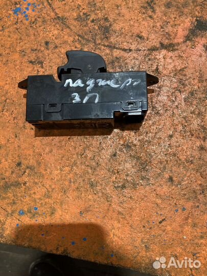 Кнопка стеклоподъемника Mitsubishi pajero/montero