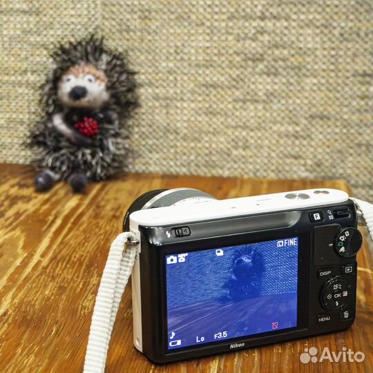 Фотоаапарат Nikon1 J1 + 1Nikkor 10-30