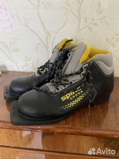 Лыжные ботинки