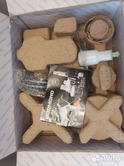 Кухонный комбайн Redmond RHP-3903