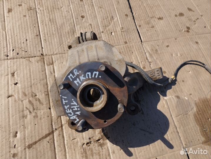 Поворотный кулак передний правый Chevrolet Lacetti