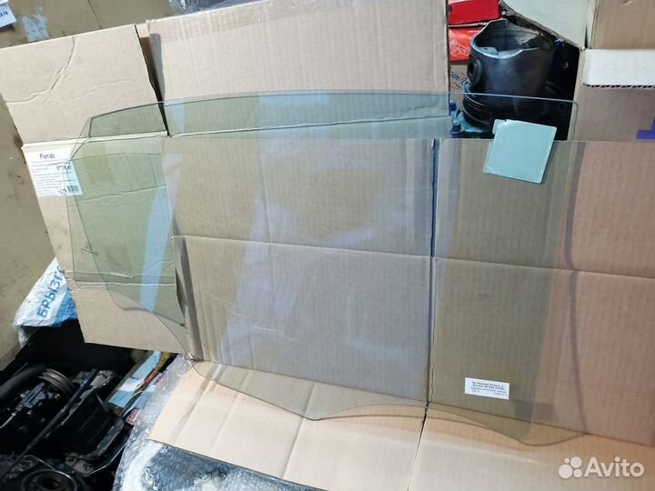 Стекло двери заднее левое Hyundai Solaris 2