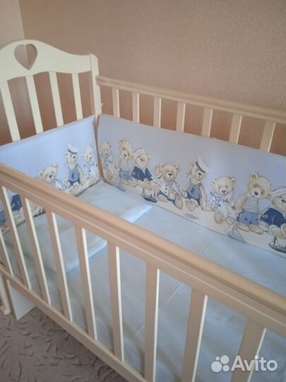 Детская кроватка с поперечным маятником