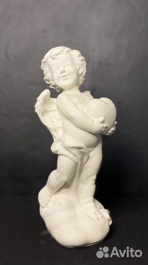 Ангел мальчик с сердцем