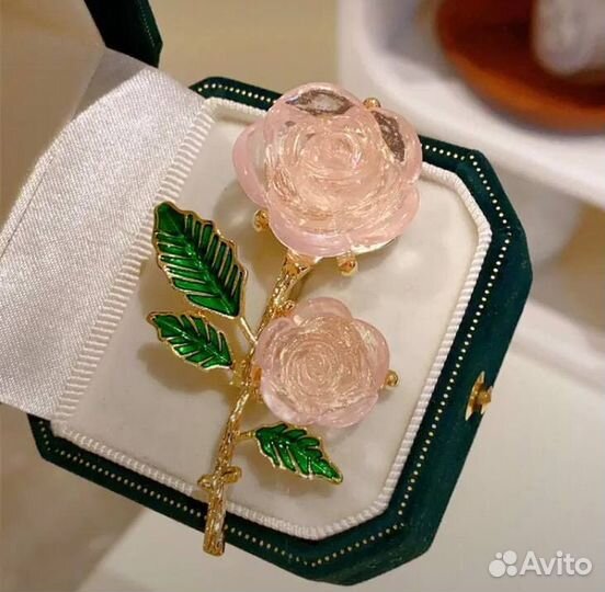 Недеая роза. Брошь