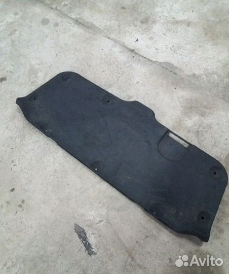 Обшивка крышки багажника Kia Rio 3