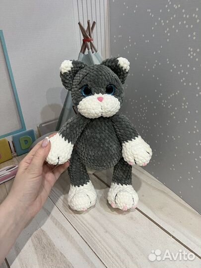 Вязаный котик ручной работы