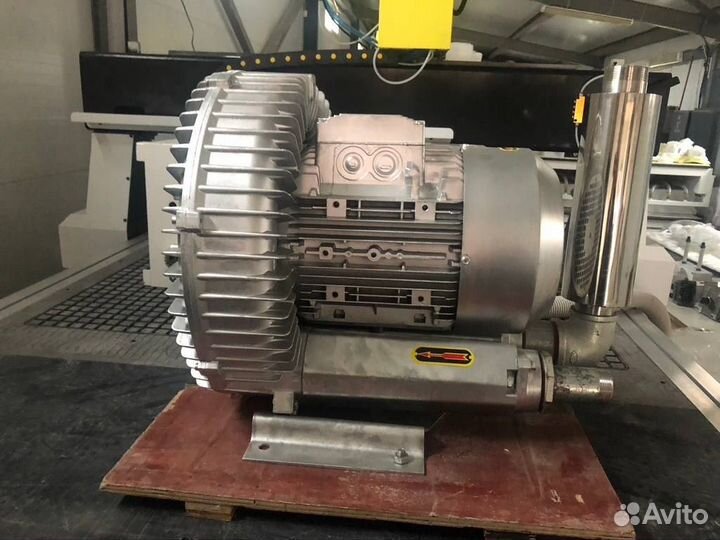 Вакуумный насос (вихревого типа)