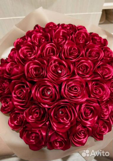 Розы из атласных лент