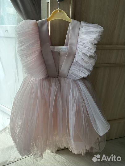 Комплект из нарядных платьев для девочки 140