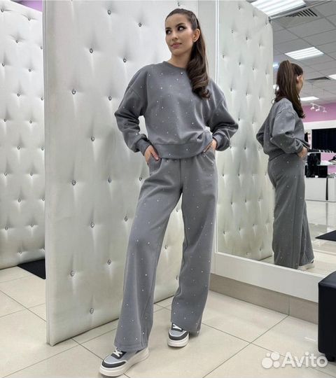 Спортивный костюм со стразами