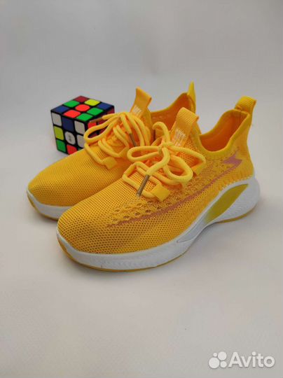 Кроссовки для девочек и мальчиков