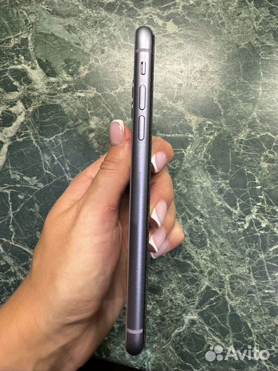 Телефон iPhone 11