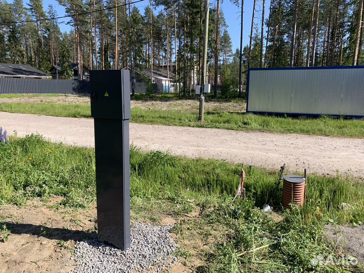 Установка электрического столба. Цветные колонны