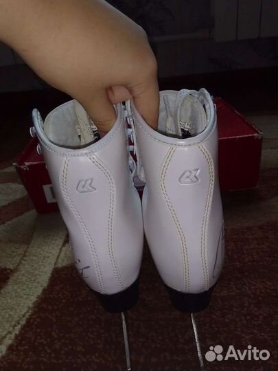 Коньки фигурные 34 размер