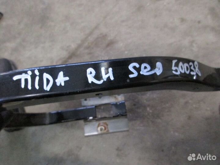 Петля крышки багажника правая Nissan Tiida (C11) 2