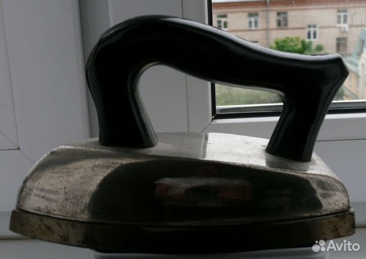 Антикварный утюг-болванка, с откидной крышкой