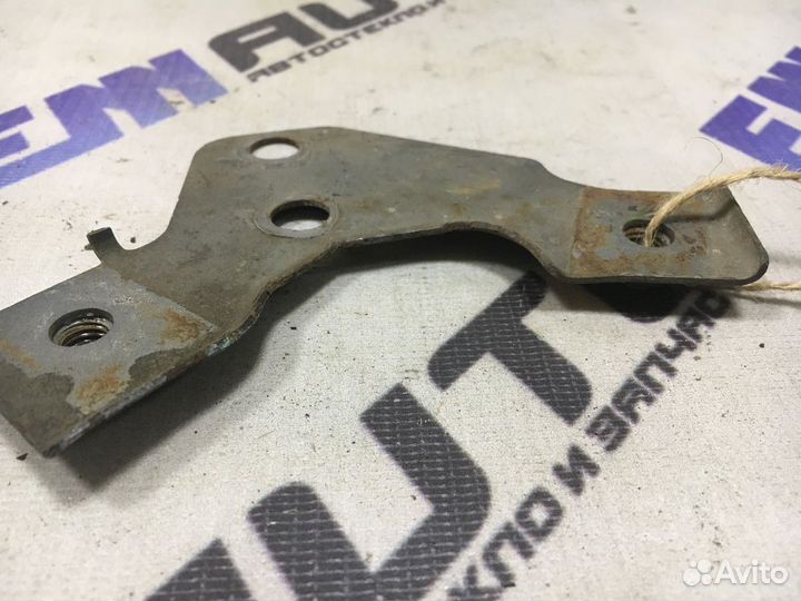 Кронштейн звуковых сигналов Митсубиси Лансер 9