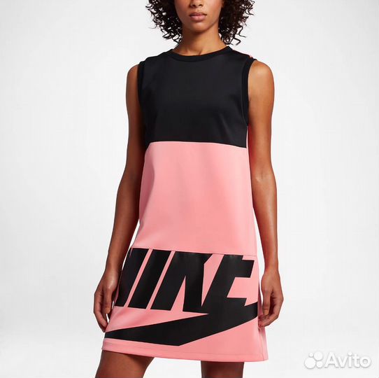 Спортивное платье Nike