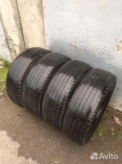 Michelin Latitude Tour HP 215/70 R16