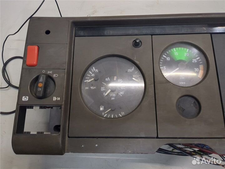 Щиток приборов Mercedes 814, 1994